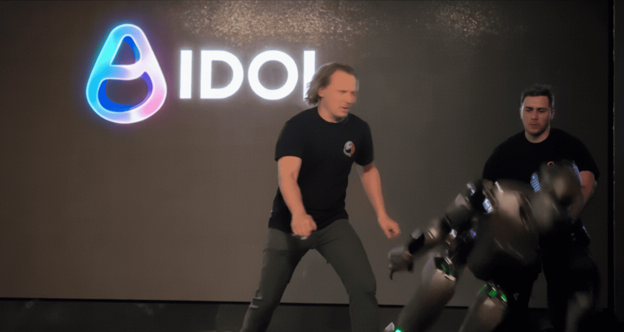 El robot humanoide AIDOL cae en plena presentación en Moscú y genera debate mundial